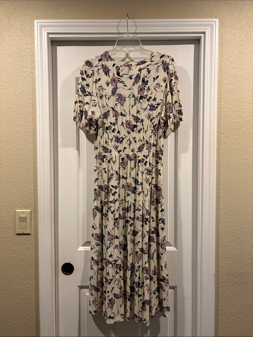Melrose and Market Cream Floral Tiered Midi Dress with V-Neck size L worn once - Picture 5 of 6